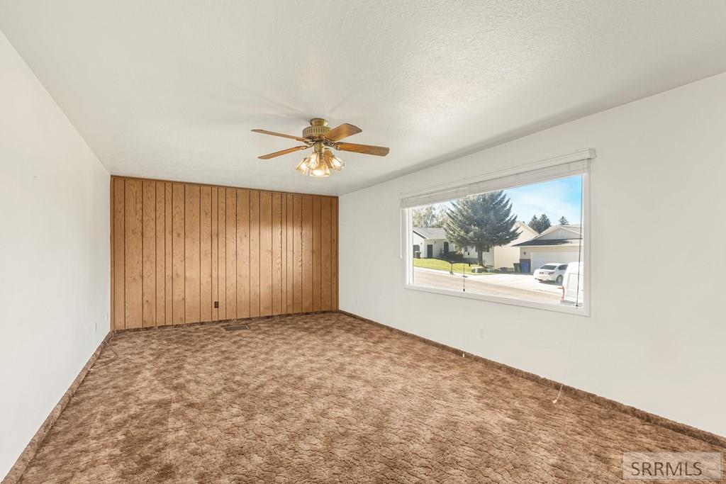 159 Birch Avenue Rexburg, ID 83440 - Photo 8 of 31 West facing windows