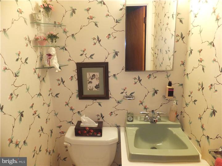 1242 Leedom Road Huntingdon Valley, PA 19006 - Photo 12 of 23 Gallery Image 12