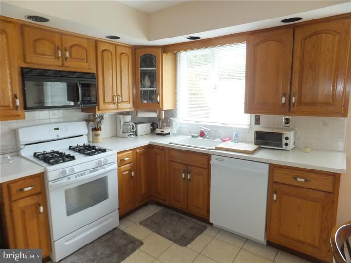 1242 Leedom Road Huntingdon Valley, PA 19006 - Photo 6 of 23 Gallery Image 6