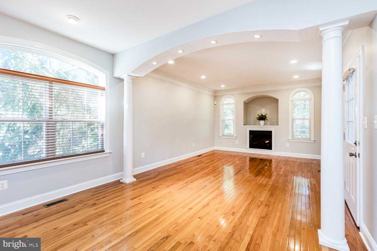 5642 Waterloo Road Columbia, MD 21045 - Photo 20 of 67 Spacious living area with elegant arches.