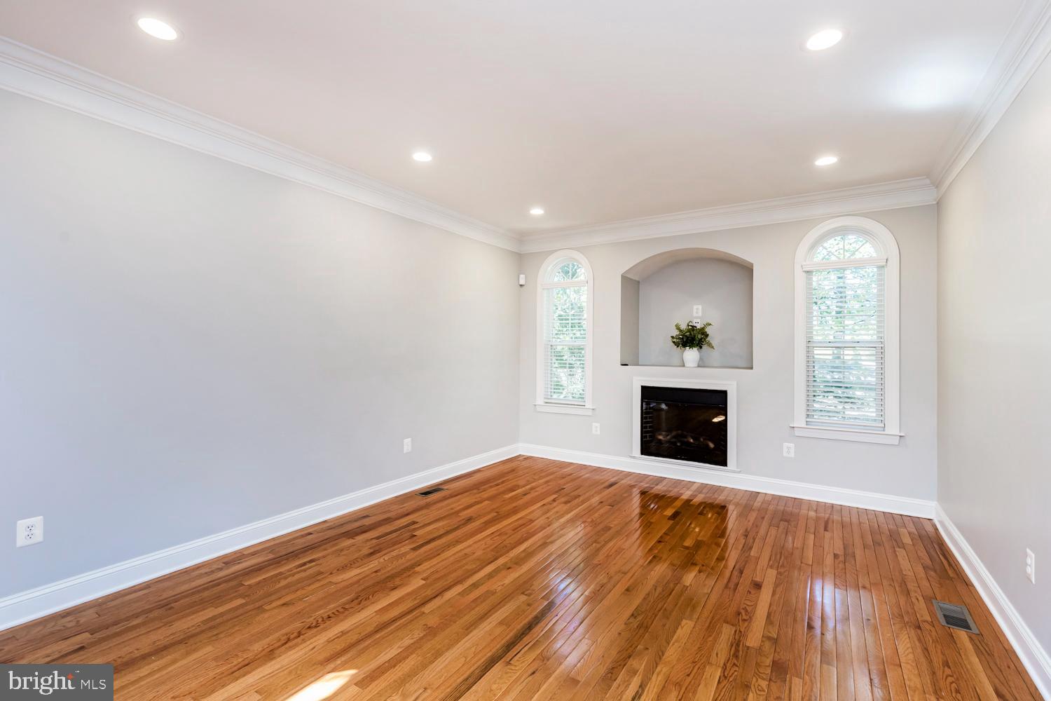 5642 Waterloo Road Columbia, MD 21045 - Photo 25 of 67 Bright and airy living space with elegance.