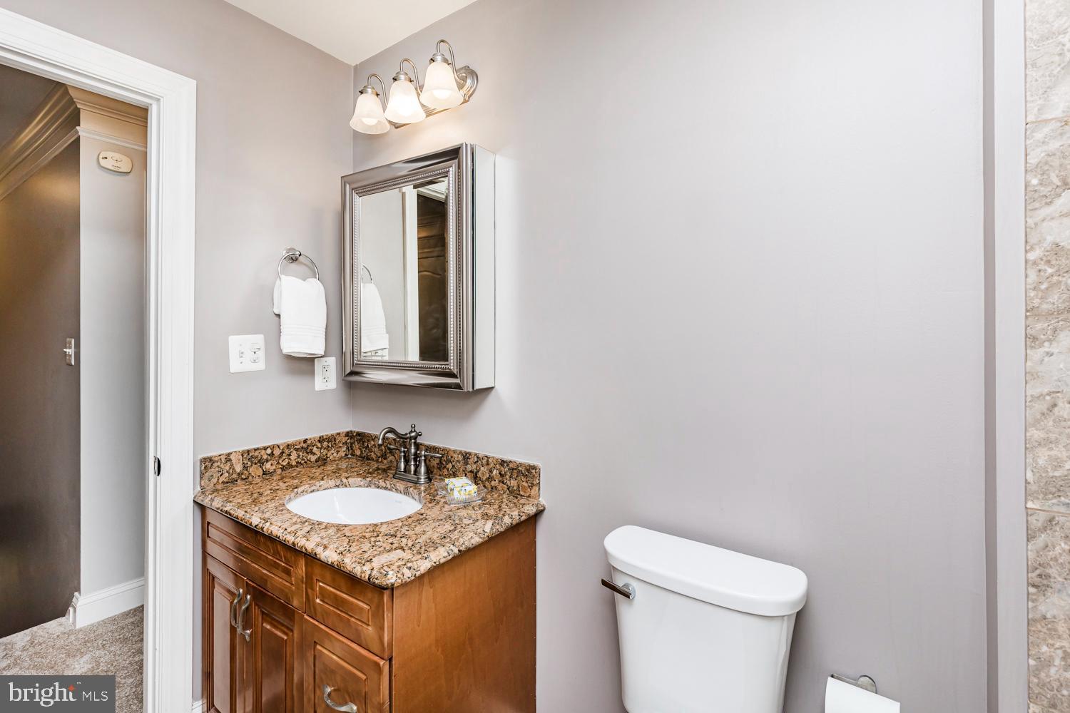 5642 Waterloo Road Columbia, MD 21045 - Photo 44 of 67 Upstairs bathroom