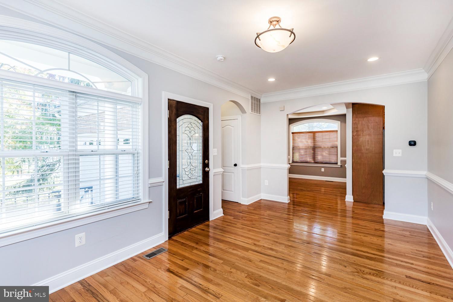 5642 Waterloo Road Columbia, MD 21045 - Photo 5 of 67 Bright and inviting entryway with elegance.