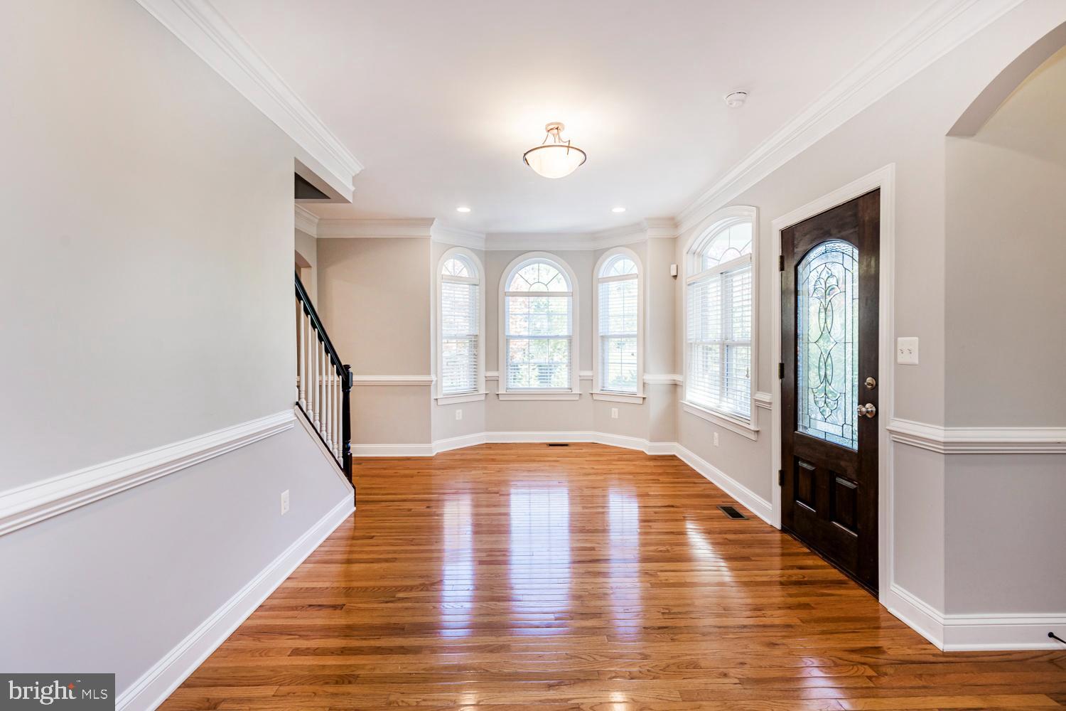 5642 Waterloo Road Columbia, MD 21045 - Photo 7 of 67 Inviting foyer with elegant hardwood floors.