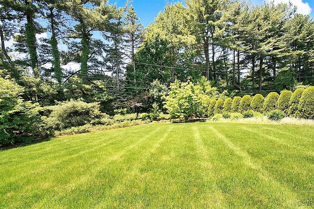 4221 Ravenswood Road Allentown, PA 18103 - Photo 20 of 21 Gallery Image 20