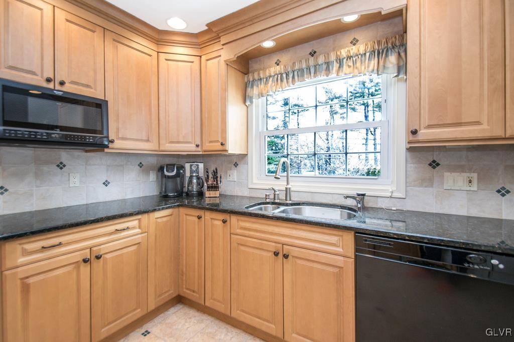 4221 Ravenswood Road Allentown, PA 18103 - Photo 8 of 21 Gallery Image 8