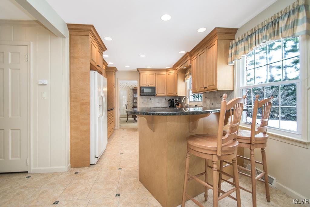 4221 Ravenswood Road Allentown, PA 18103 - Photo 10 of 21 Gallery Image 10