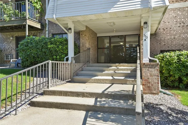 $252,000 | 750 Quaker Lane, Unit B101, Warwick, RI 02818