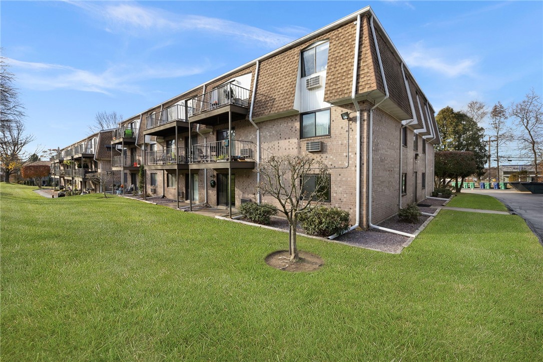750 Quaker Lane, Unit B101 Warwick, RI 02818 - Photo 20 of 25