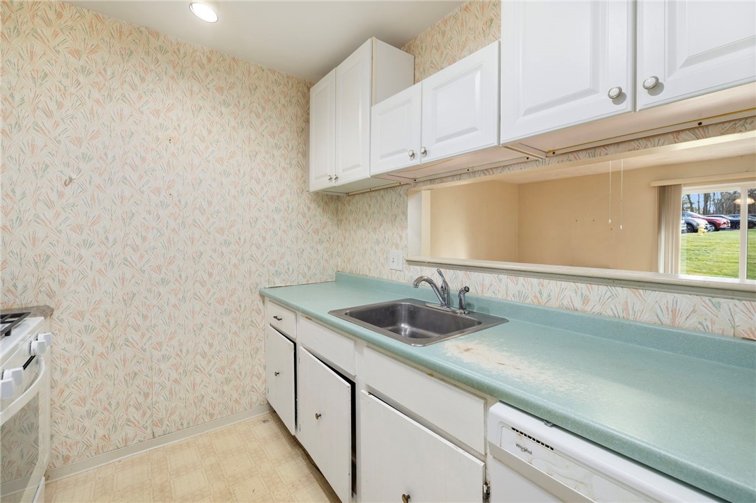 750 Quaker Lane, Unit B101 Warwick, RI 02818 - Photo 4 of 25