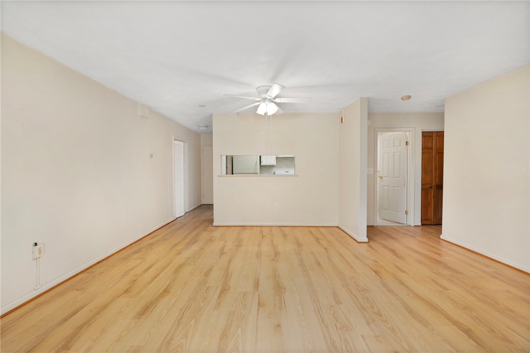 750 Quaker Lane, Unit B101 Warwick, RI 02818 - Photo 10 of 25