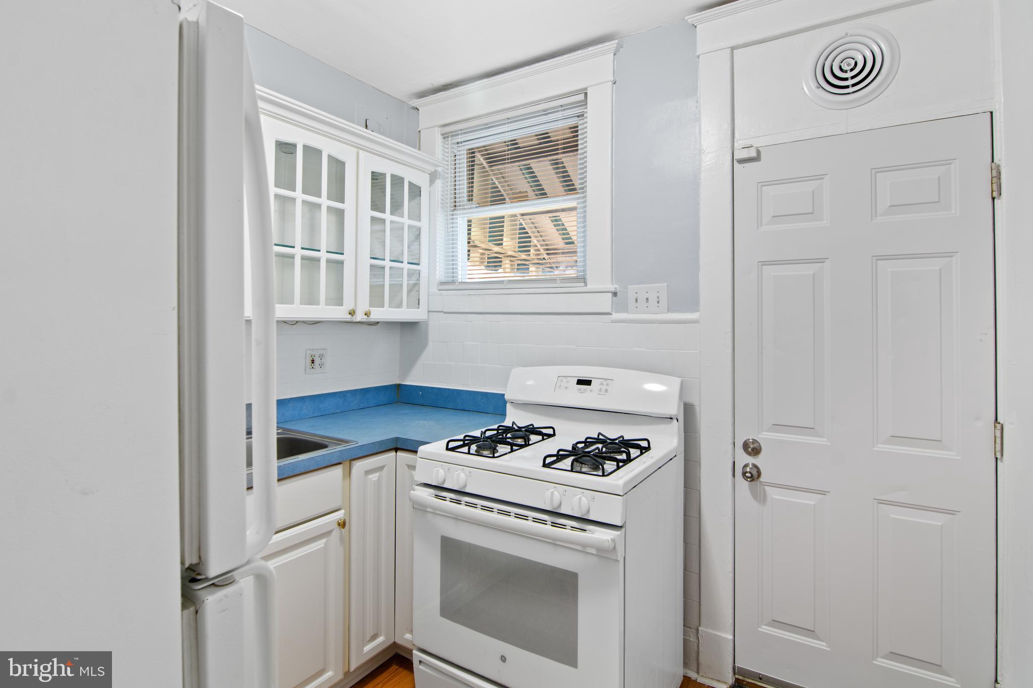 5882 Belair Road Baltimore, MD 21206 - Photo 10 of 28