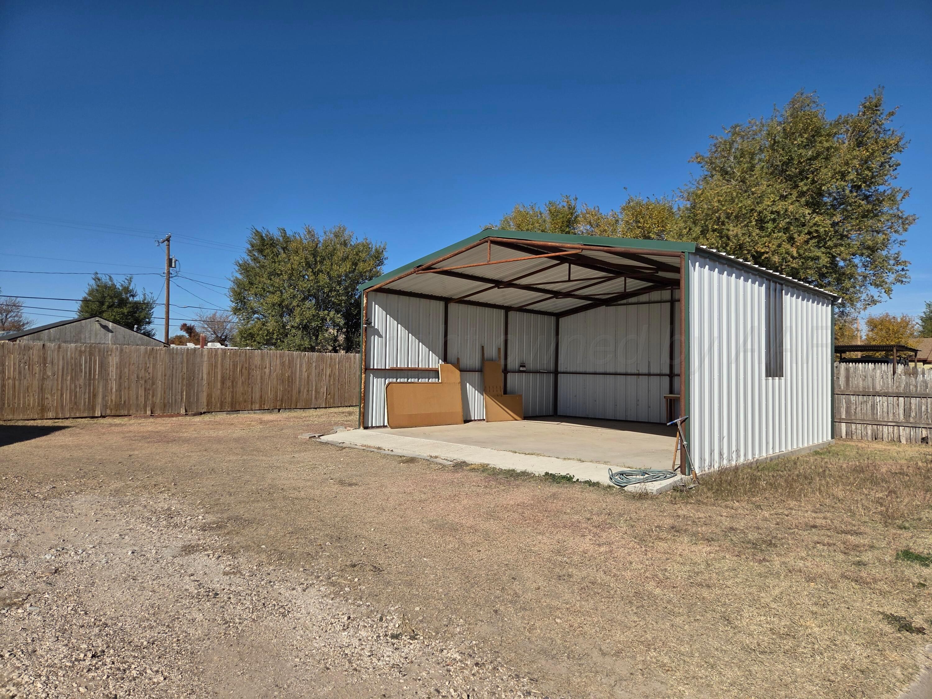 414 South Cedar Street Perryton, TX 79070 - Photo 3 of 47 414 S Cedar St - Sharon Cramer 002