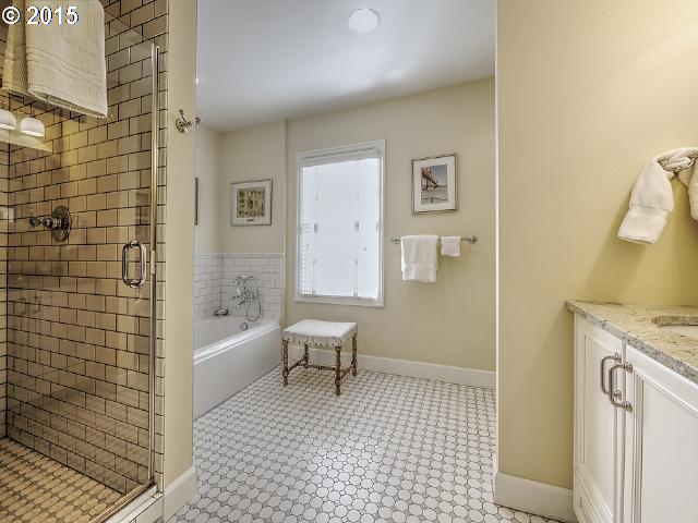 7524 Southwest View Point Terrace Portland, OR 97219 - Photo 12 of 16 a bathroom with a bathtub and toilet