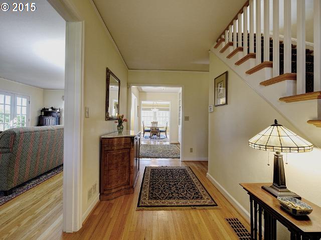 7524 Southwest View Point Terrace Portland, OR 97219 - Photo 2 of 16 a view of a hallway view with wooden floor and staircase