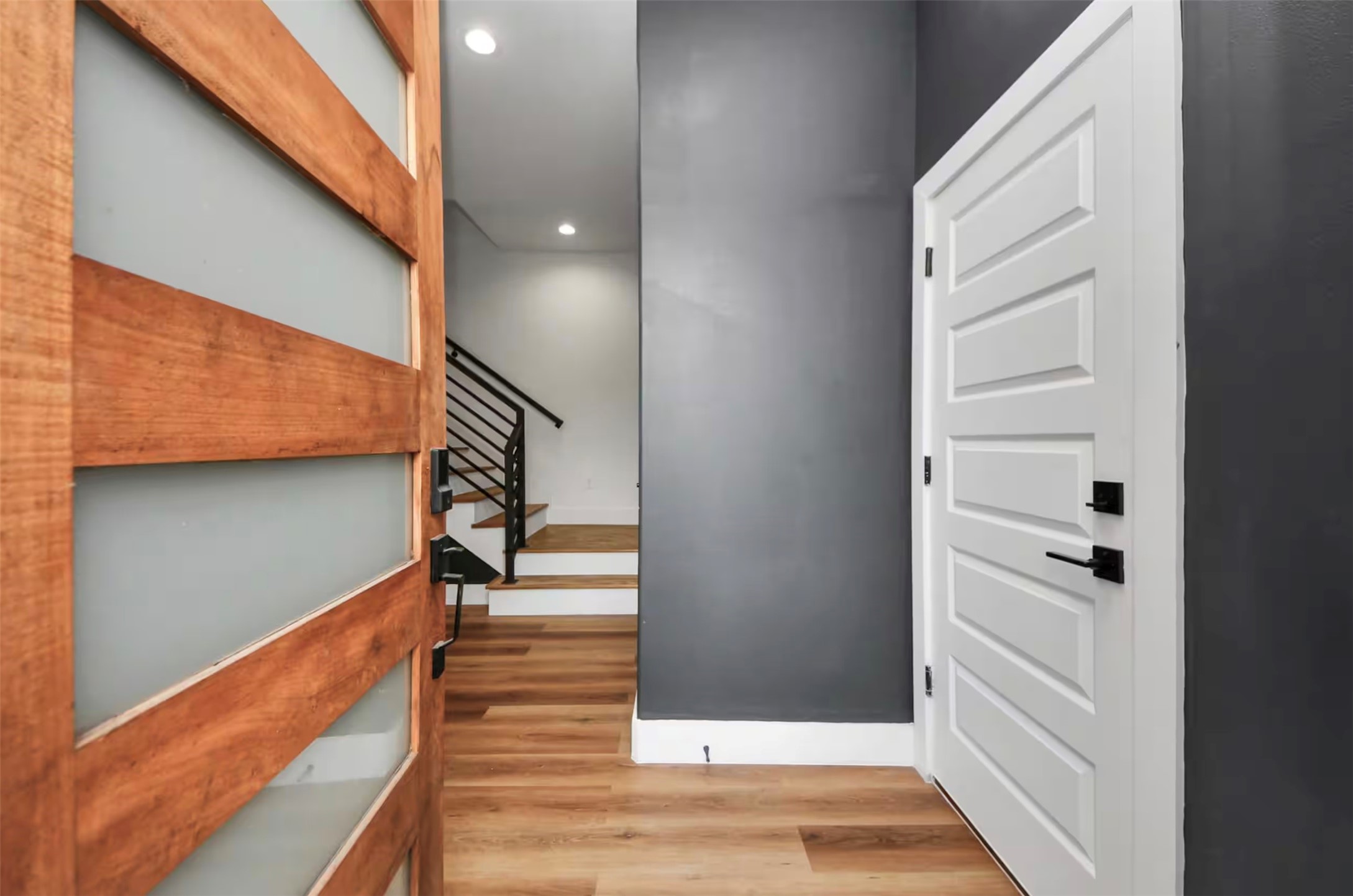 3521 Mainer Street Houston, TX 77021 - Photo 2 of 37 a view of entryway