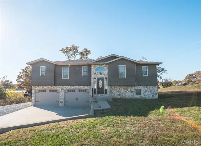 $250,000 | 14120 Lancaster Lane, Plato, MO 65552