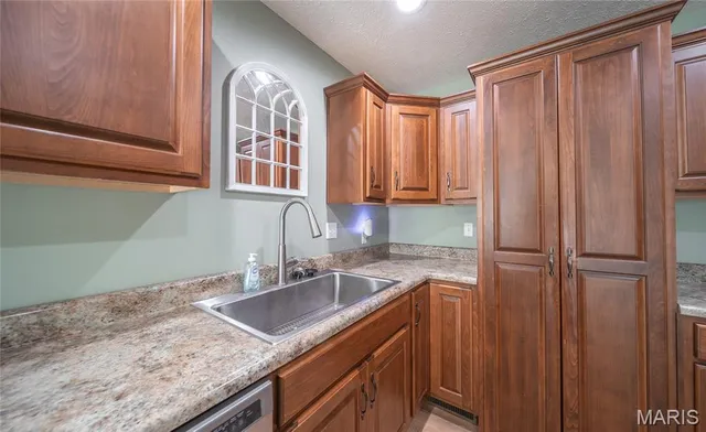 $250,000 | 14120 Lancaster Lane, Plato, MO 65552