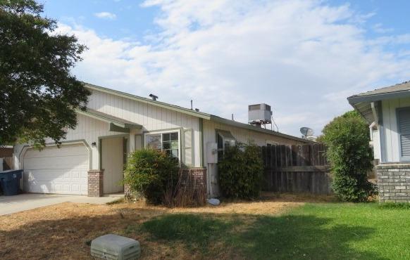 113 West Clark Street Madera, CA 93638 - Photo 11 of 11 front view of a house with a yard