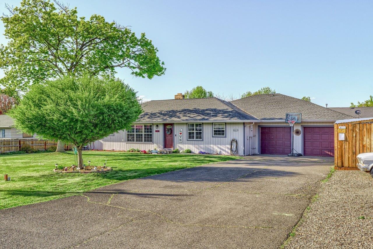 3025 Delta Waters Road Medford, OR 97504 - Photo 2 of 41 2