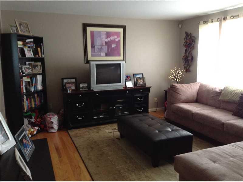 1035 Lindsay Road Carnegie, PA 15106 - Photo 2 of 25 Living Room.