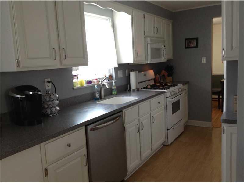1035 Lindsay Road Carnegie, PA 15106 - Photo 7 of 25 Kitchen.