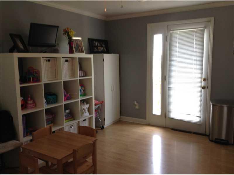 1035 Lindsay Road Carnegie, PA 15106 - Photo 10 of 25 Family Room.