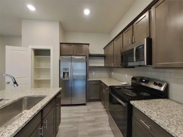 $2,379 | 9835 Willow Creek, Unit 422, Tomball, TX 77375