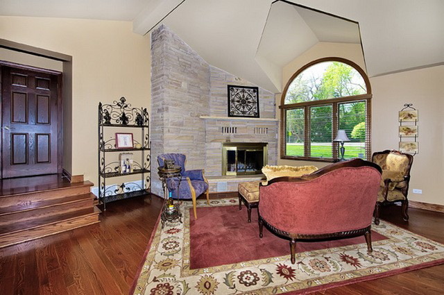 1005 Warrenville Road Wheaton, IL 60189 - Photo 5 of 24