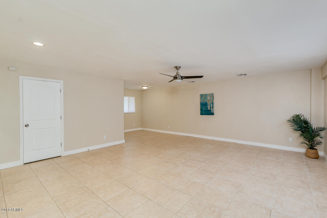 3147 West Greenway Road Phoenix, AZ 85053 - Photo 3 of 30 04-Greenway