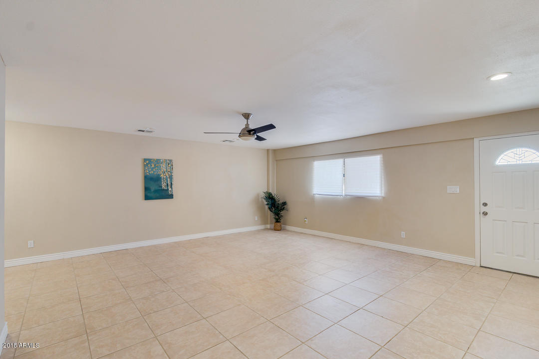 3147 West Greenway Road Phoenix, AZ 85053 - Photo 4 of 30 05-Greenway