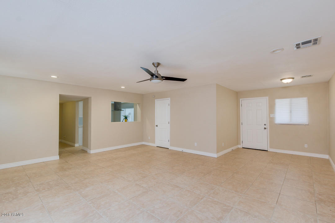 3147 West Greenway Road Phoenix, AZ 85053 - Photo 6 of 30 07-Greenway