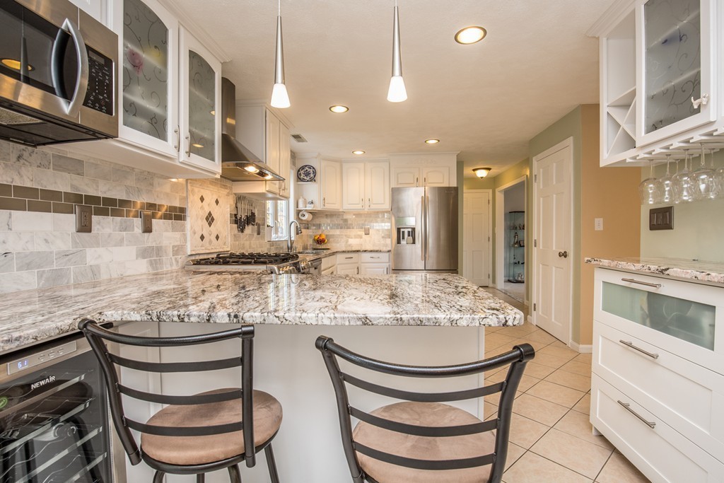 165 Bridle Road Billerica, MA 01821 - Photo 12 of 30 Gallery Image 12
