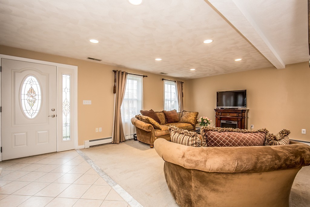 165 Bridle Road Billerica, MA 01821 - Photo 16 of 30 Gallery Image 16