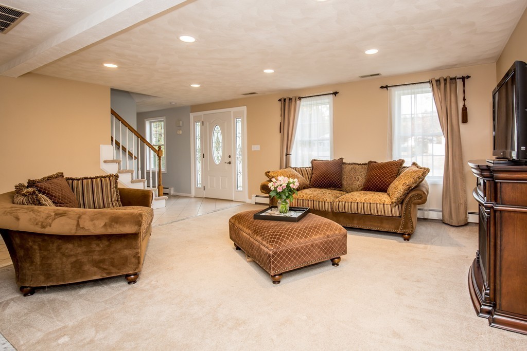 165 Bridle Road Billerica, MA 01821 - Photo 17 of 30 Gallery Image 17