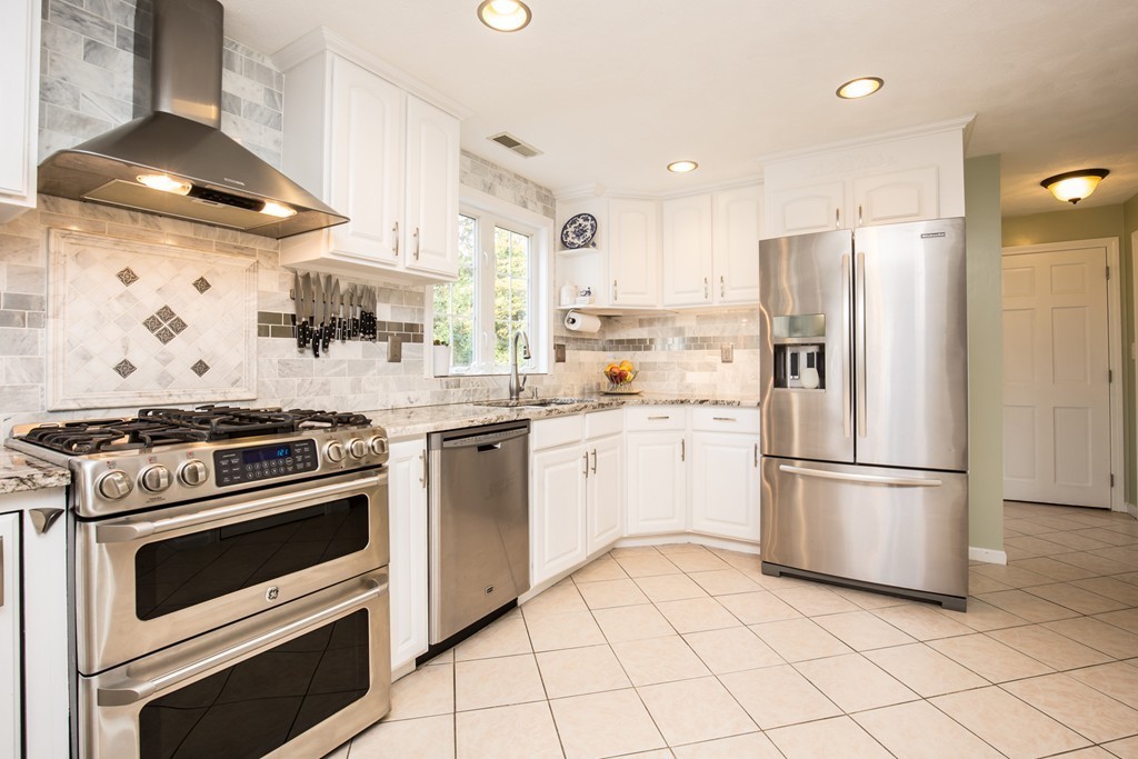 165 Bridle Road Billerica, MA 01821 - Photo 9 of 30 Gallery Image 9