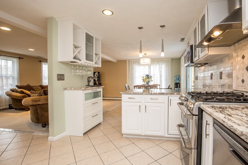 165 Bridle Road Billerica, MA 01821 - Photo 10 of 30 Gallery Image 10