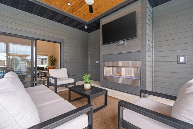 $3,185 | 11407 Crestbury Drive, Woodbury, MN 55129