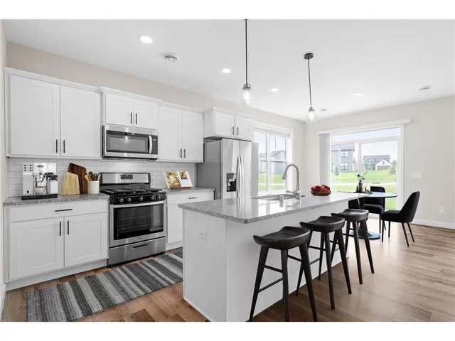 $3,185 | 11407 Crestbury Drive, Woodbury, MN 55129