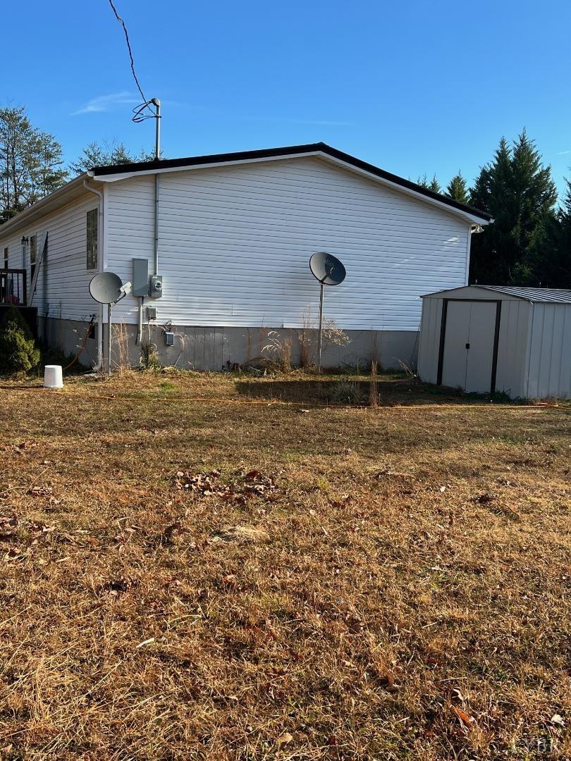263 George Hairston Road Fieldale, VA 24089 - Photo 20 of 22 a backyard of a house