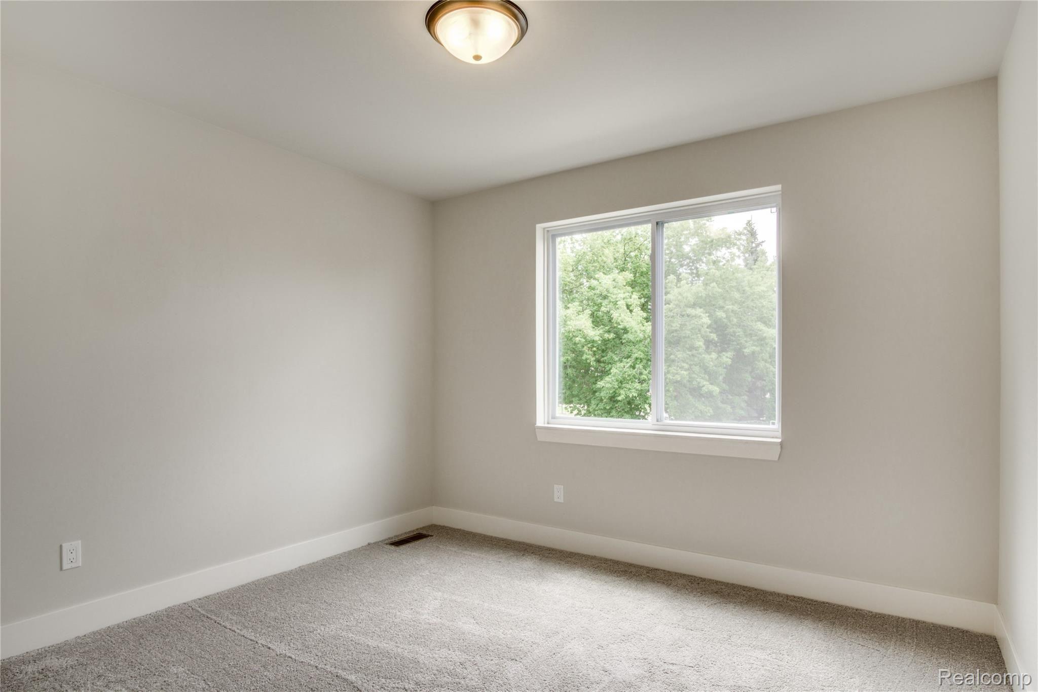 2914 Walsh Drive Rochester, MI 48309 - Photo 25 of 36 Interiors (26 of 37).jpg