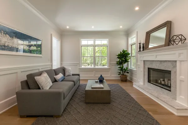 $75,000 | 7 Woodcrest Drive, East Hampton, NY 11937