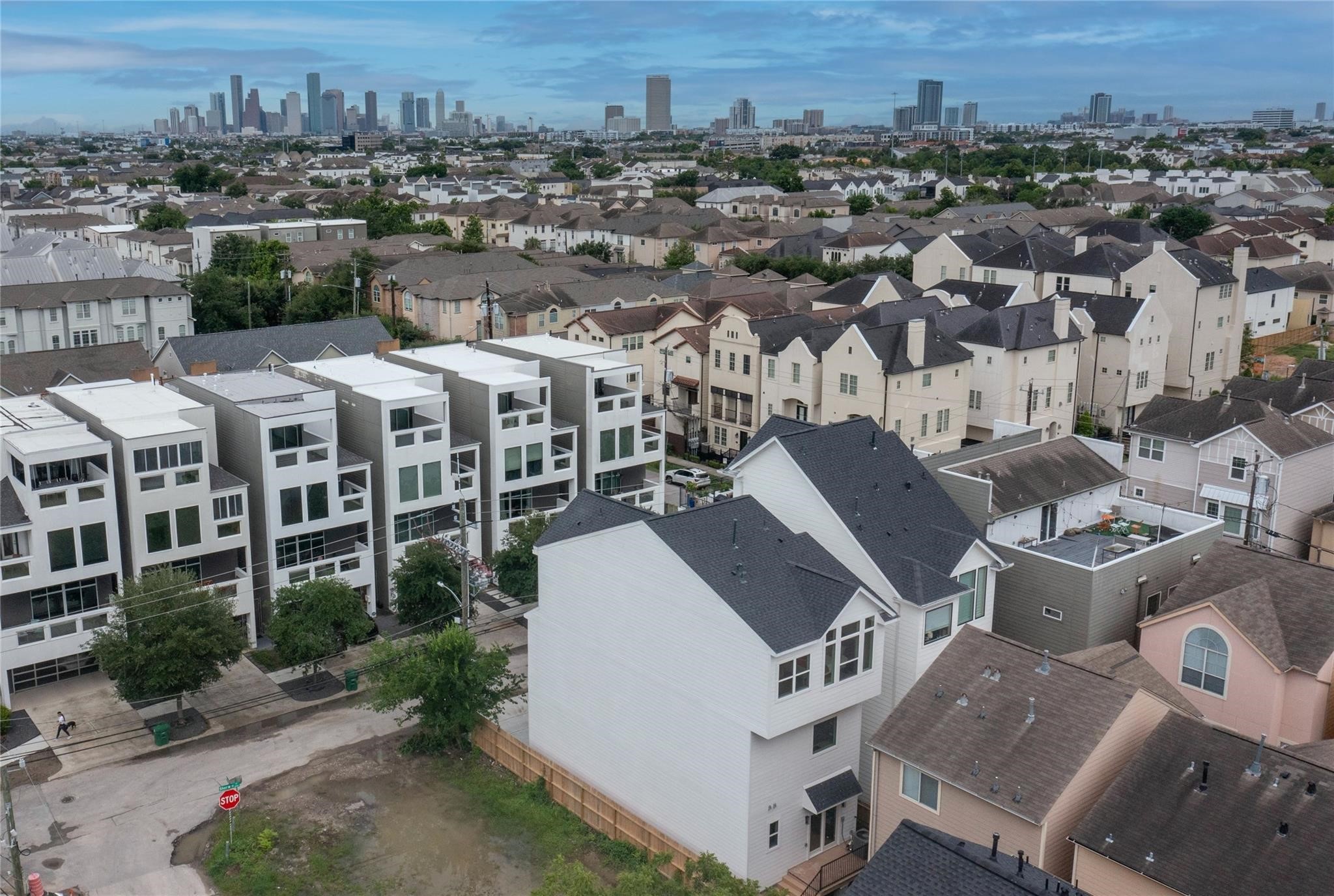 2611 Sherwin Street Houston, TX 77007 - Photo 2 of 3 an aerial view of multiple house