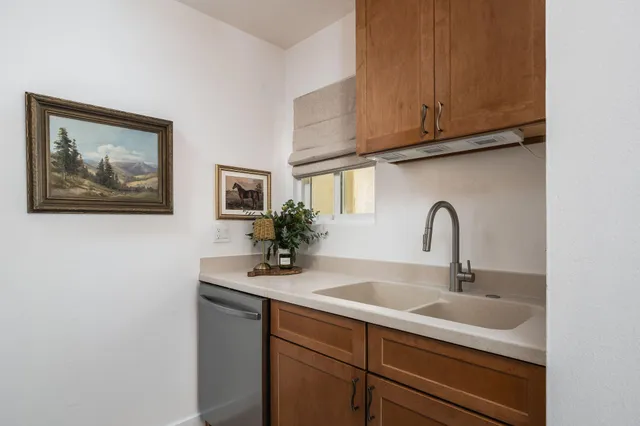 $789,000 | 864 Highland Drive, Unit 6, Santa Barbara, CA 93109