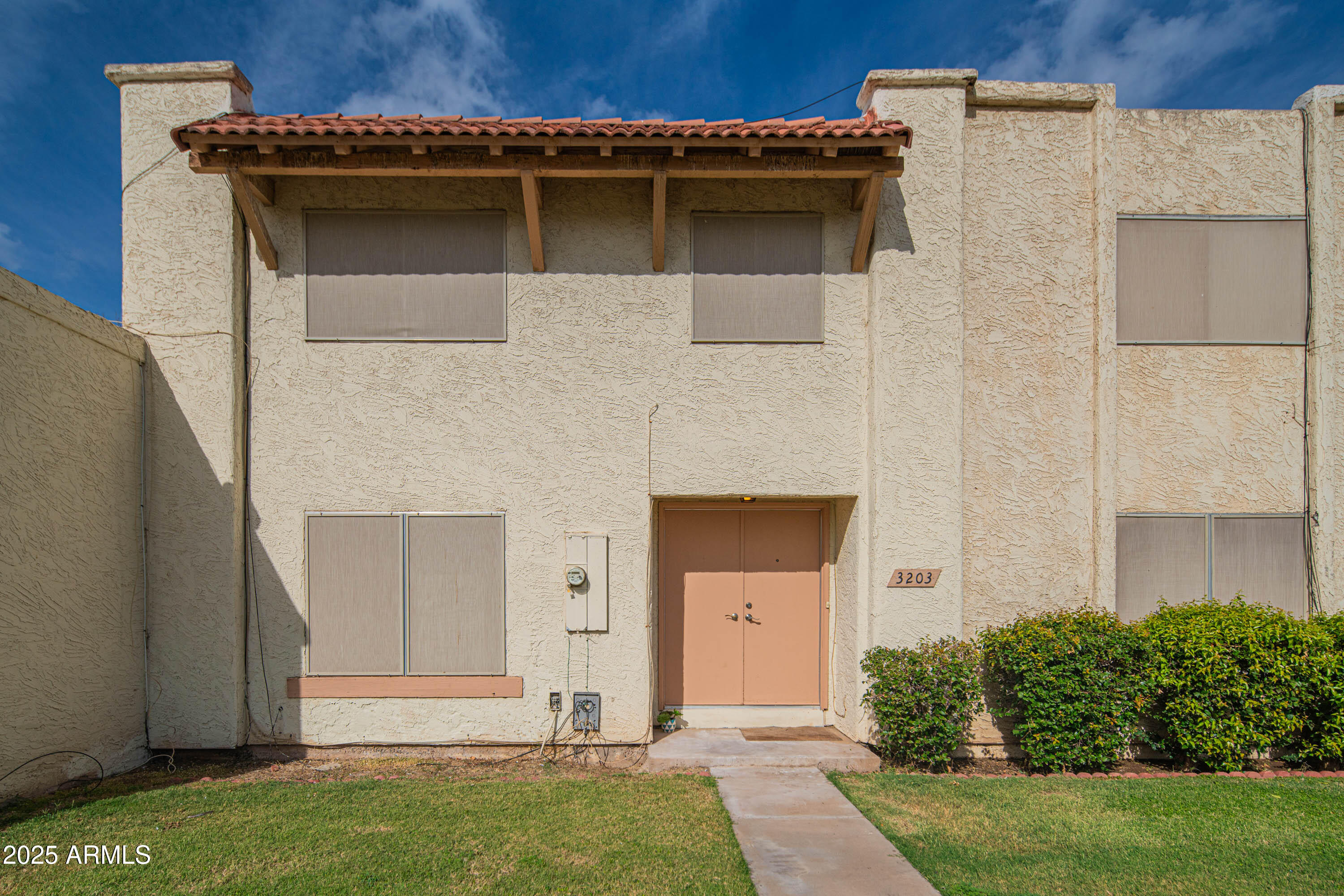 3203 West Royal Palm Road Phoenix, AZ 85051 - Photo 27 of 29 a front view of a house with garden