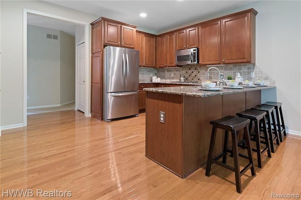 3772 Windingbrook Circle, Unit 16 Rochester Hills, MI 48309 - Photo 11 of 41
