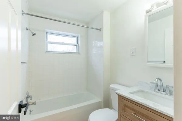 $2,050 | 101 East Camden Avenue, Unit 51, Moorestown, NJ 08057