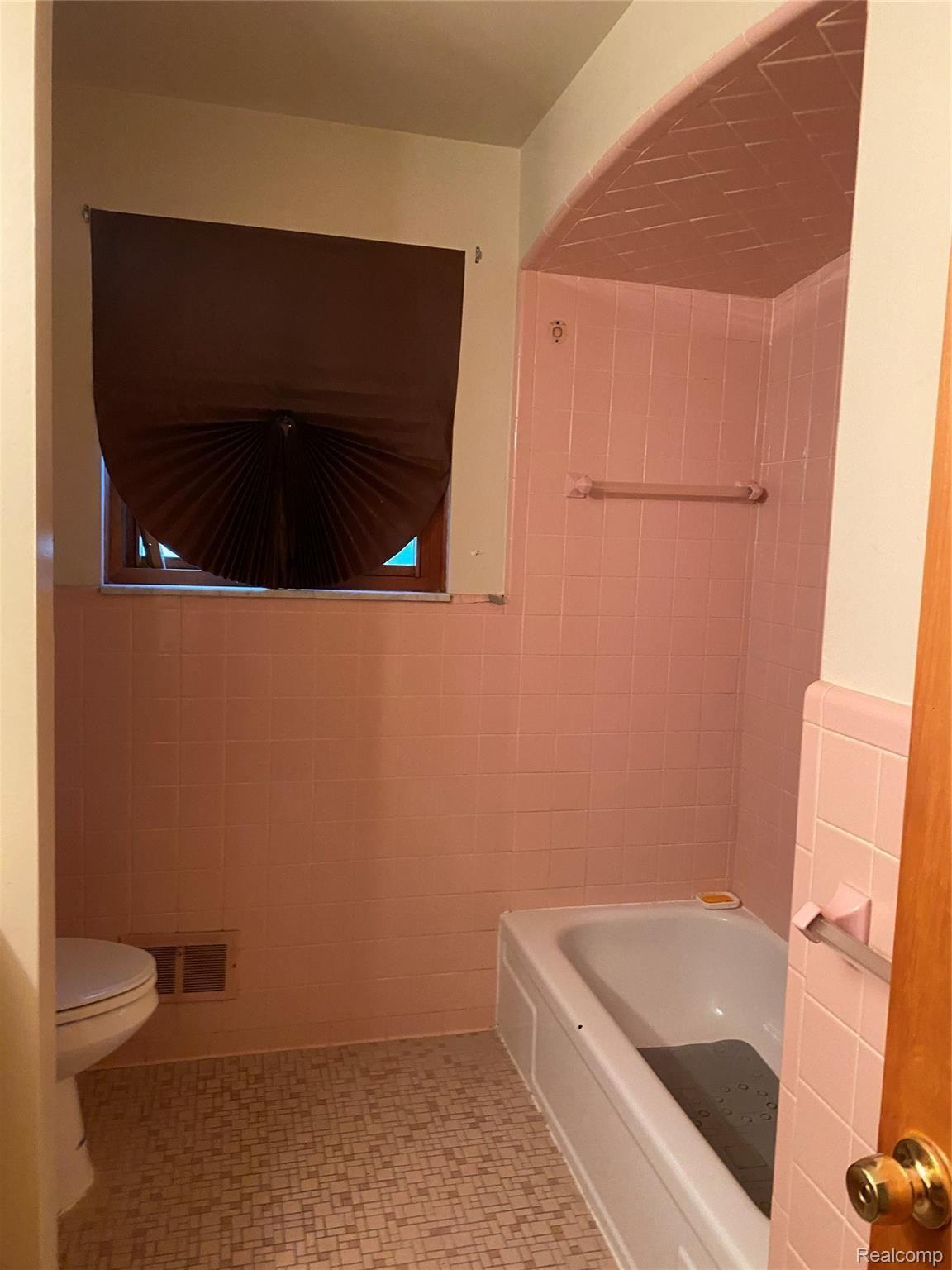 15830 Stephens Road Eastpointe, MI 48021 - Photo 13 of 23 Photo Dec 12, 10 14 35 AM.jpg