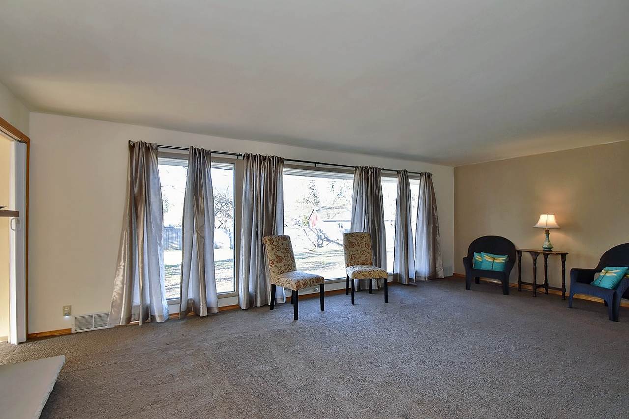 1722 South University Road Spokane Valley, WA 99206 - Photo 3 of 20 Gallery Image 3