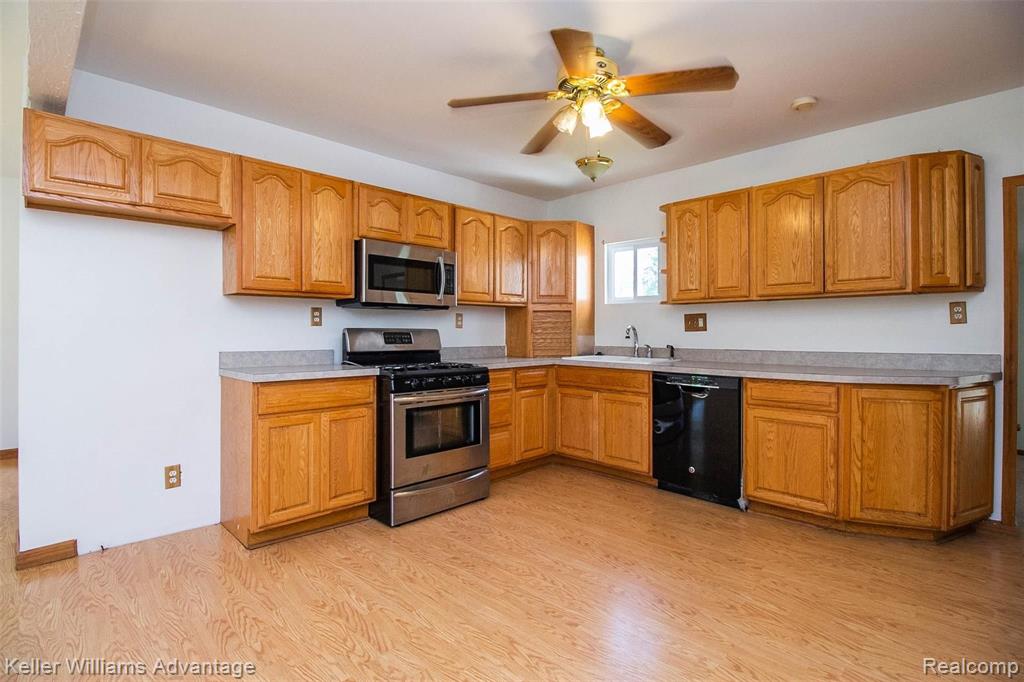 29541 King Road Romulus, MI 48174 - Photo 7 of 43